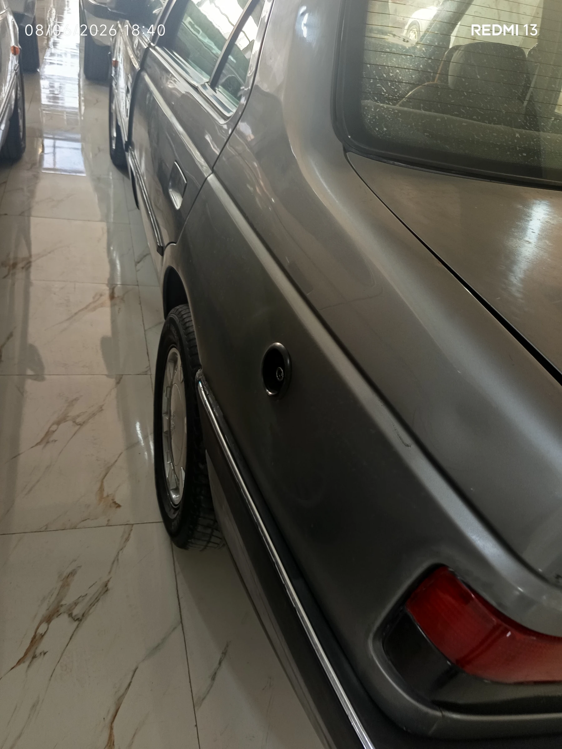 روآ سال - سمت چپ