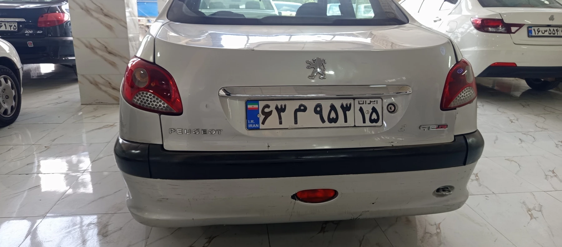 پژوsd v8 - عقب
