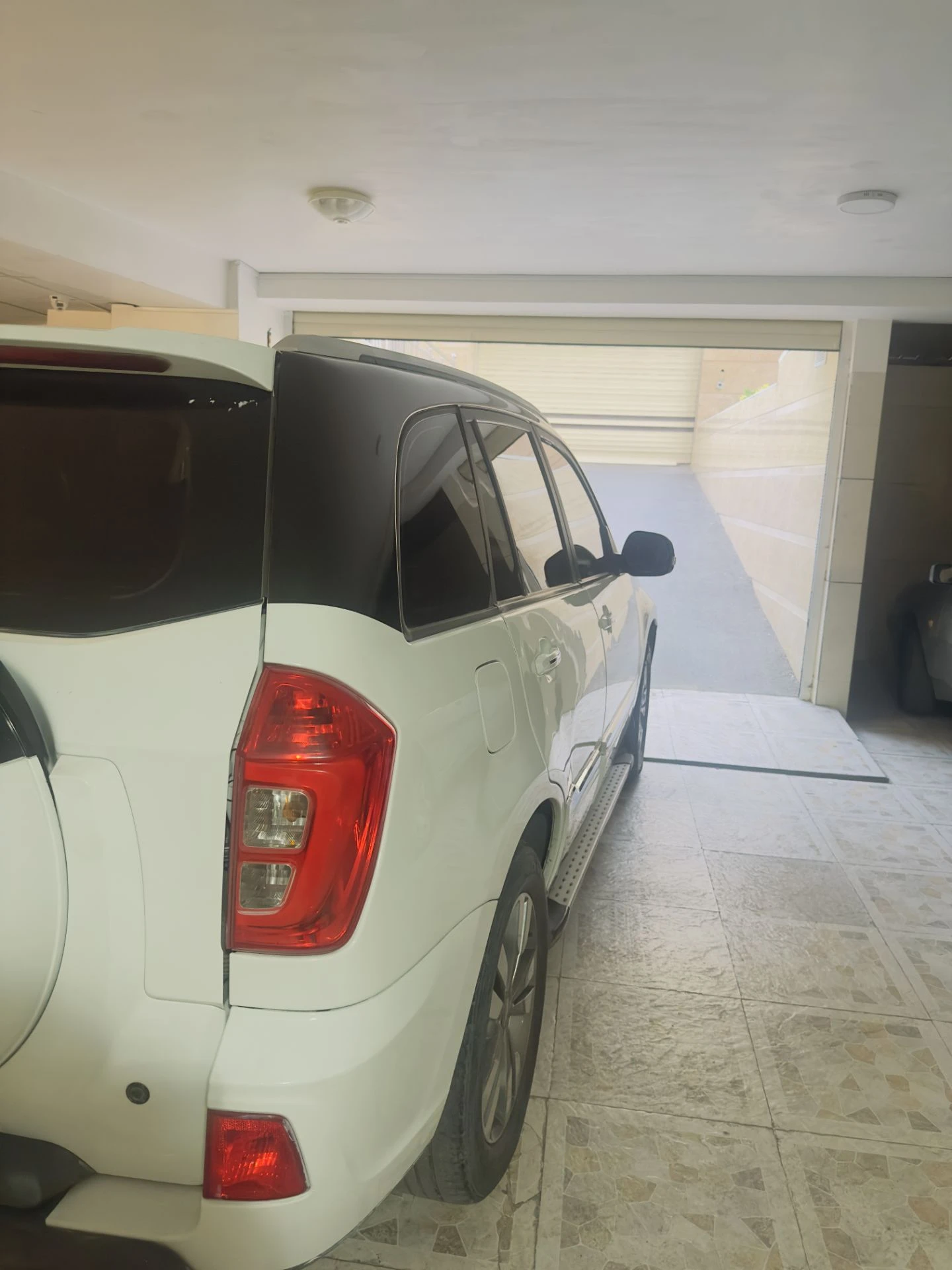 mvm ایکس 33 S - عقب